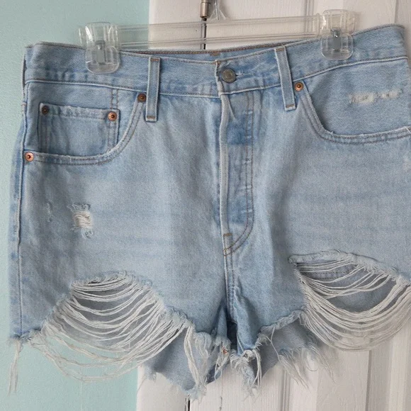 Levi's 501 Light Wash Distressed Denim Shorts W31 - Picture 9 of 13